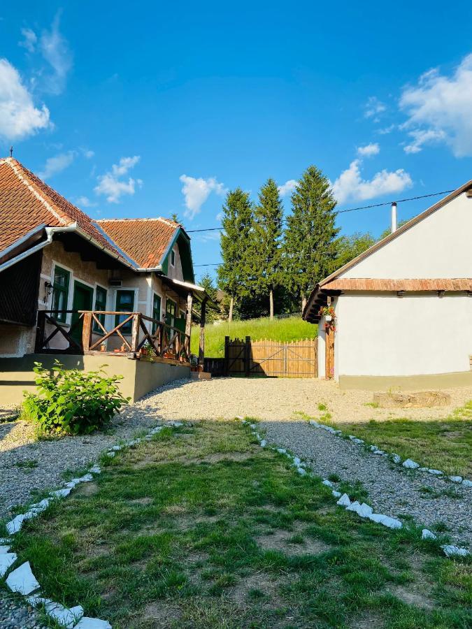 Slow Living Cottage, Dobolii De Sus ภายนอก รูปภาพ
